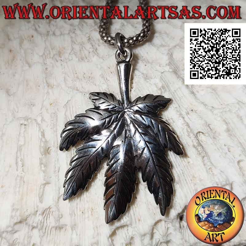 Colgante de plata hoja de marihuana cannabis (grande)