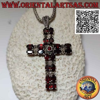 Colgante cruz cristiana de plata con dos hileras de granates ovalados naturales alternados con marcasita