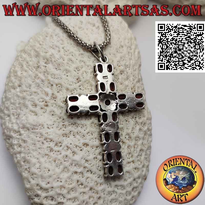 Colgante cruz cristiana de plata con dos hileras de granates ovalados naturales alternados con marcasita
