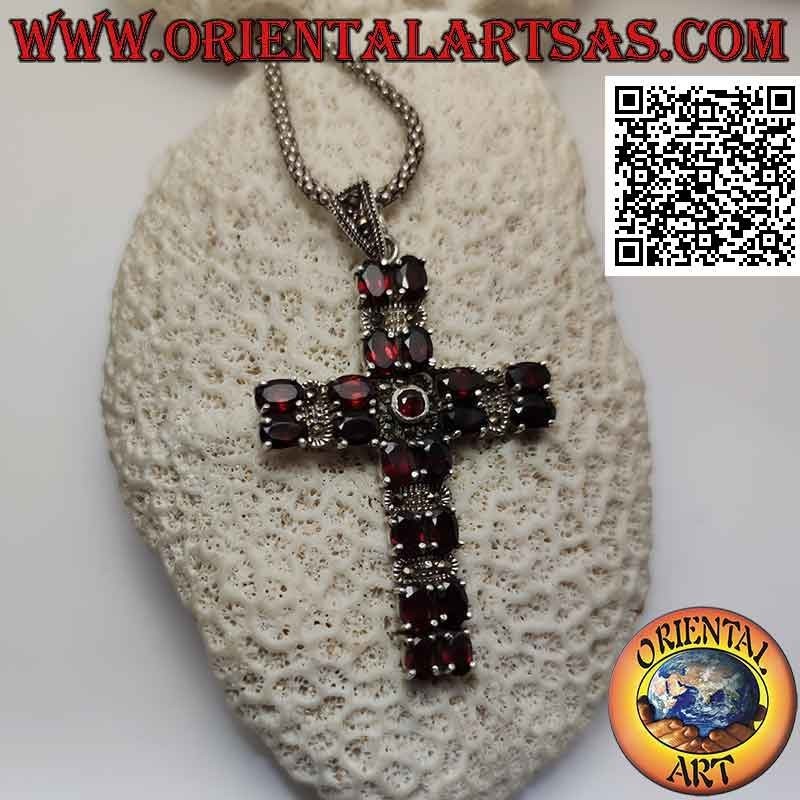 Pendentif croix chrétienne en argent avec deux rangées de grenats ovales naturels alternant avec de la marcassite