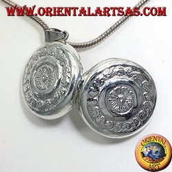 silver pendant, round Frames chiseled