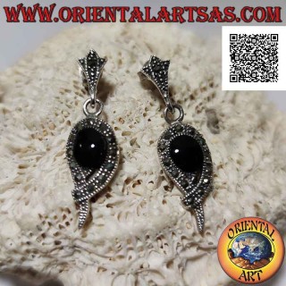 Boucles d'oreilles en argent avec onyx ovale entouré d'une bande de marcassite en forme de larme