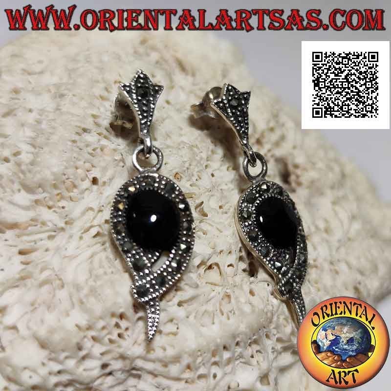Boucles d'oreilles en argent avec onyx ovale entouré d'une bande de marcassite en forme de larme