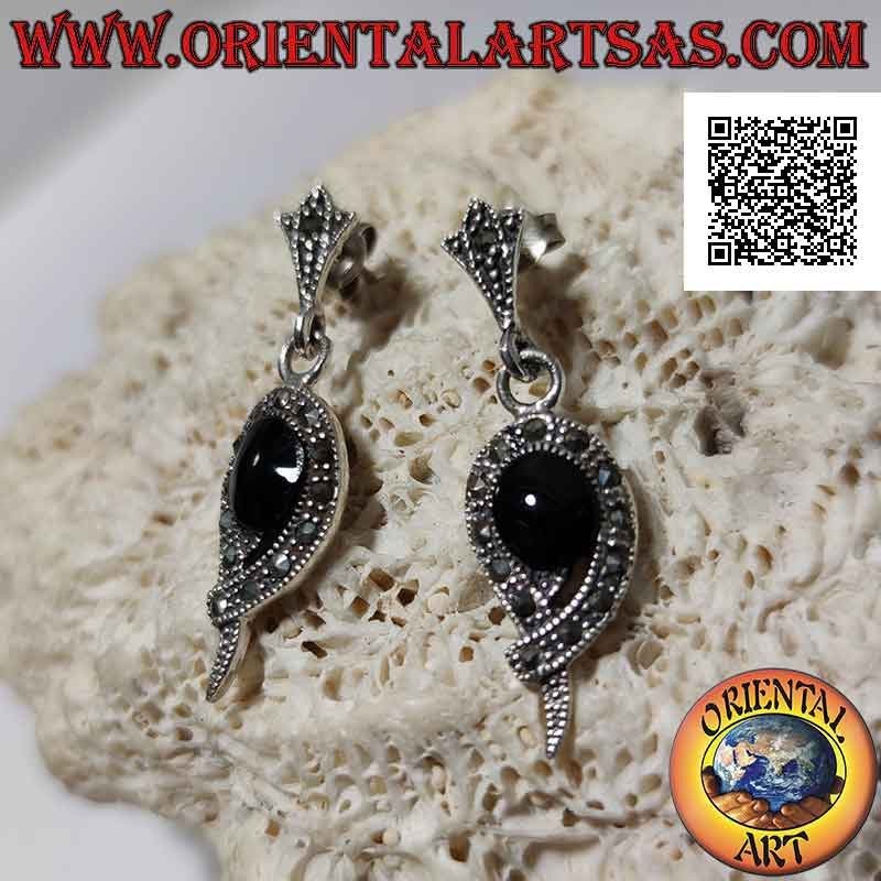 Boucles d'oreilles en argent avec onyx ovale entouré d'une bande de marcassite en forme de larme
