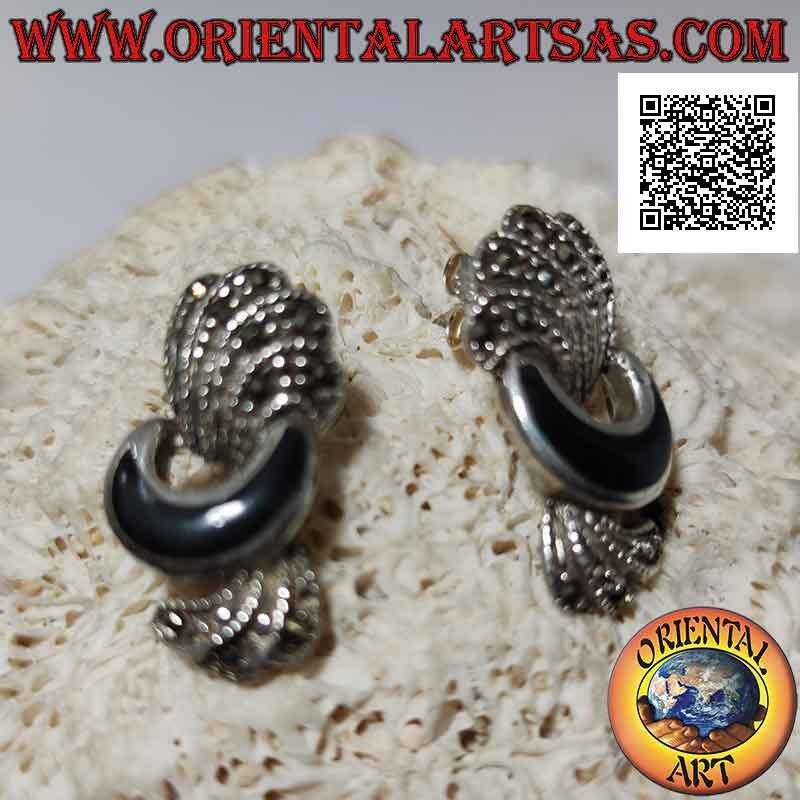 Orecchini in argento da lobo con mezzaluna di onice e fasce curve di marcassite