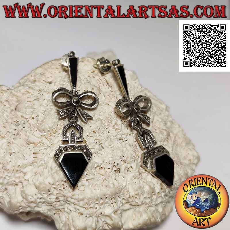 Orecchini in argento tempestati di marcassite con fiocco e onice a forma di diamante pendenti