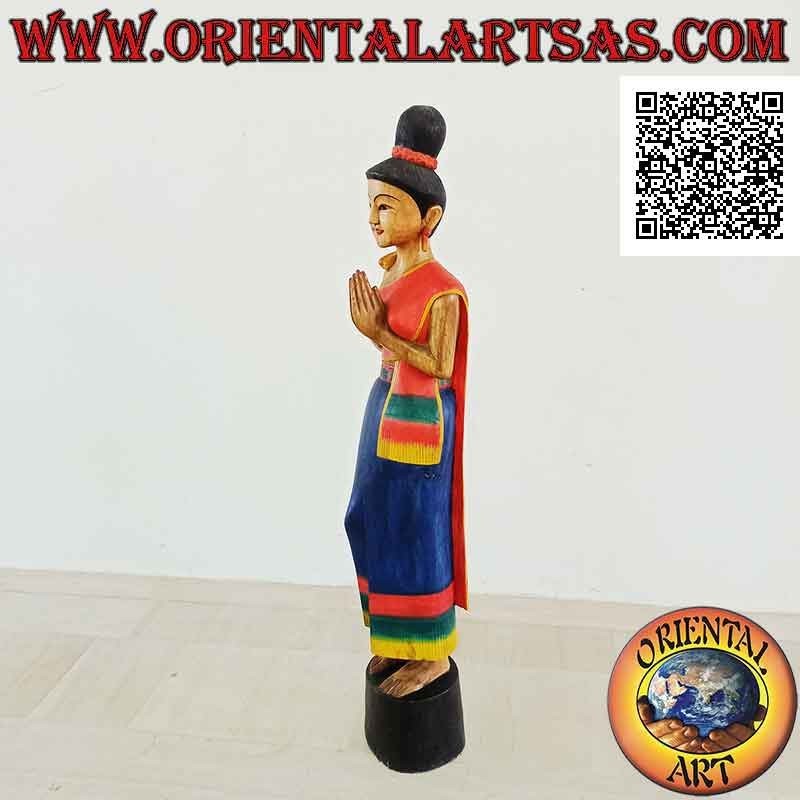 Scultura di una donna thailandese in un formale saluto del benvenuto "Wai o Sawasdee" in legno di suar da 150 cm (blu)