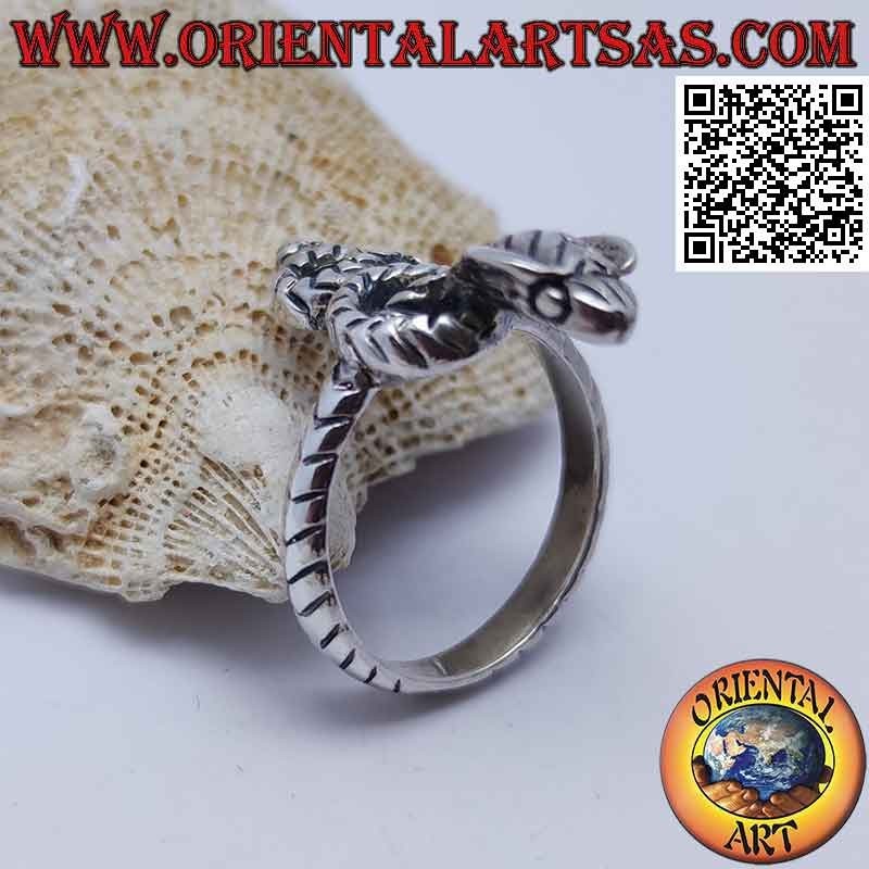 Silver ring in the shape of a shaped and enveloping "cobra" snake