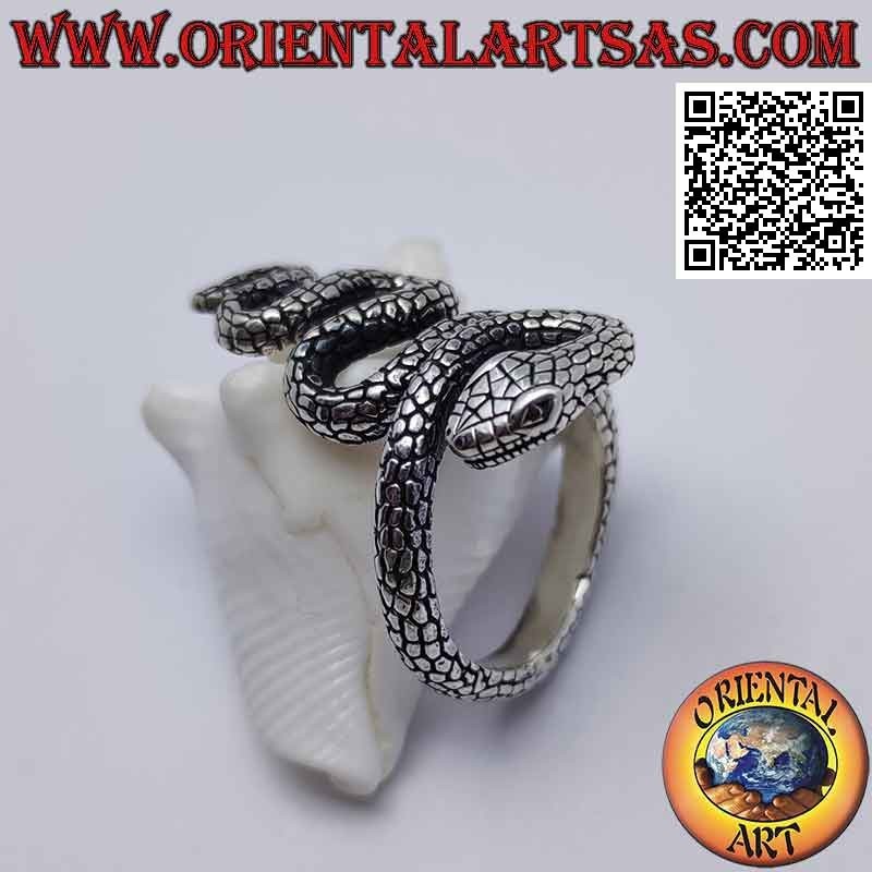 Anillo de plata en forma de serpiente del desierto en movimiento sinuoso