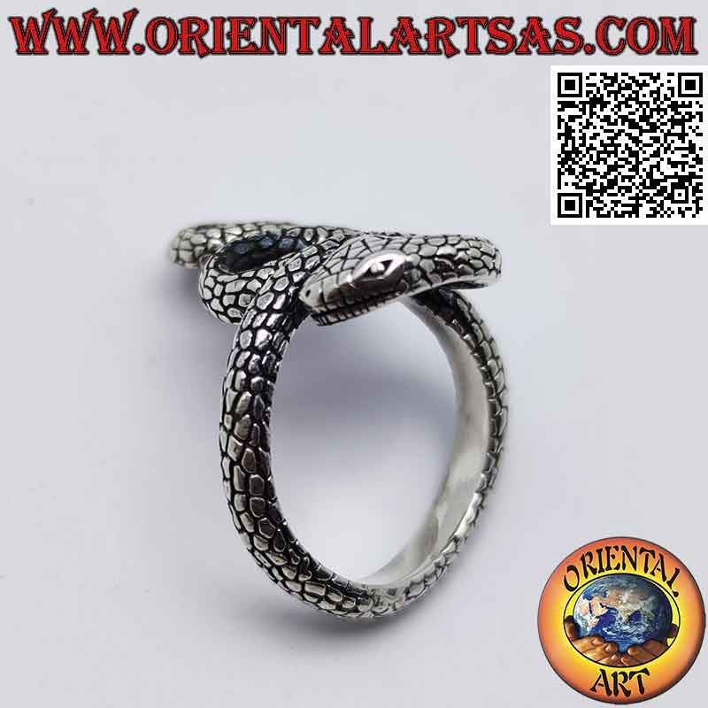 Anillo de plata en forma de serpiente del desierto en movimiento sinuoso