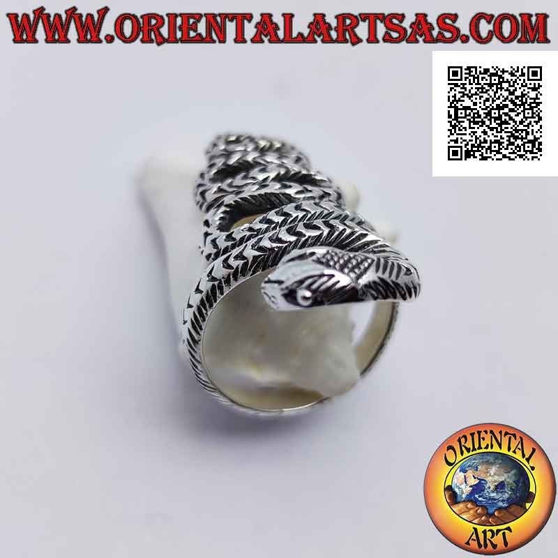 Bague en argent en forme de vipère avec peau gravée en mouvement sinueux (grande)