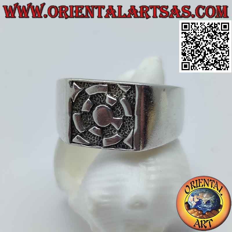 Bague en argent avec bas-relief "croix astrale"
