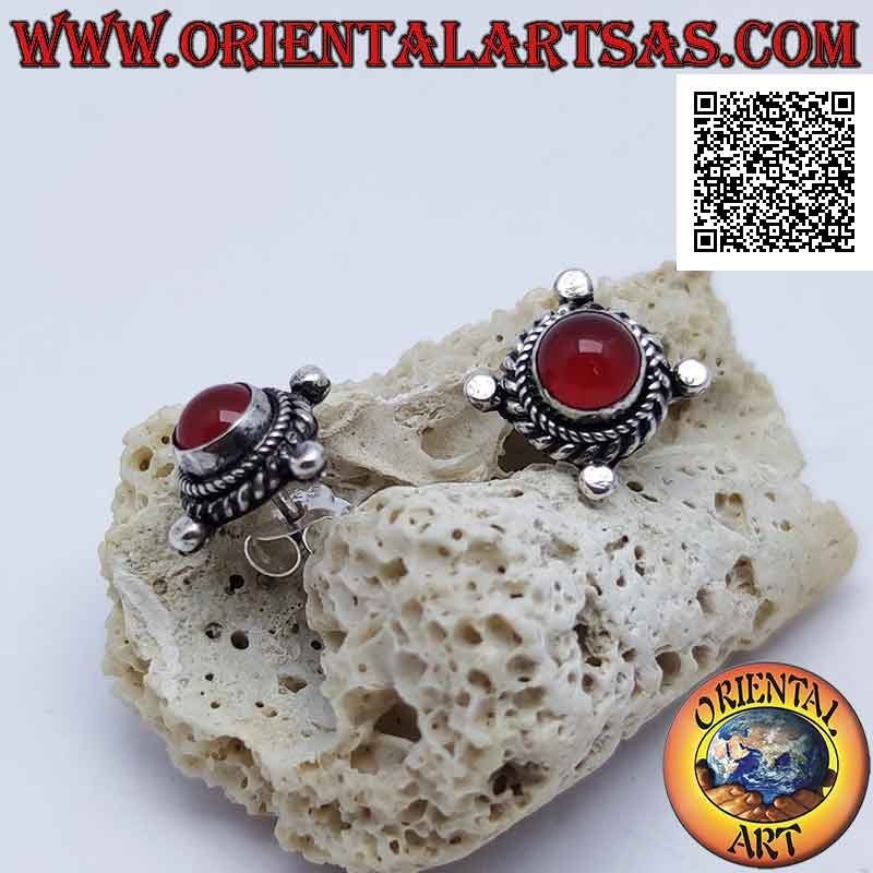Lobe earrings with round cabochon carnelian surrounded by interlacing and ball on the four cardinal points