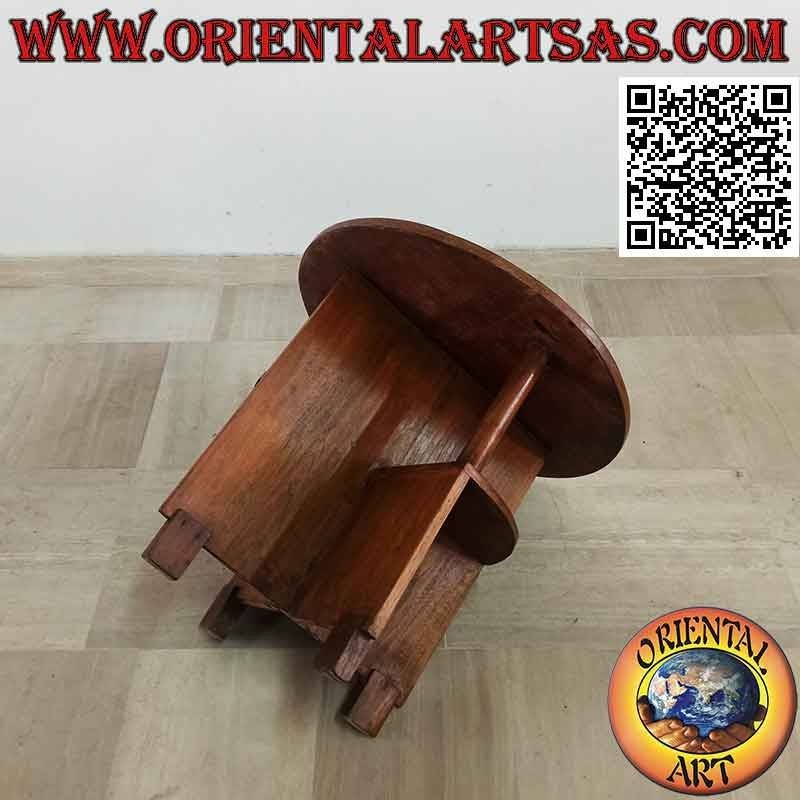 Mesa de centro redonda con estantes asimétricos en madera de teca antigua