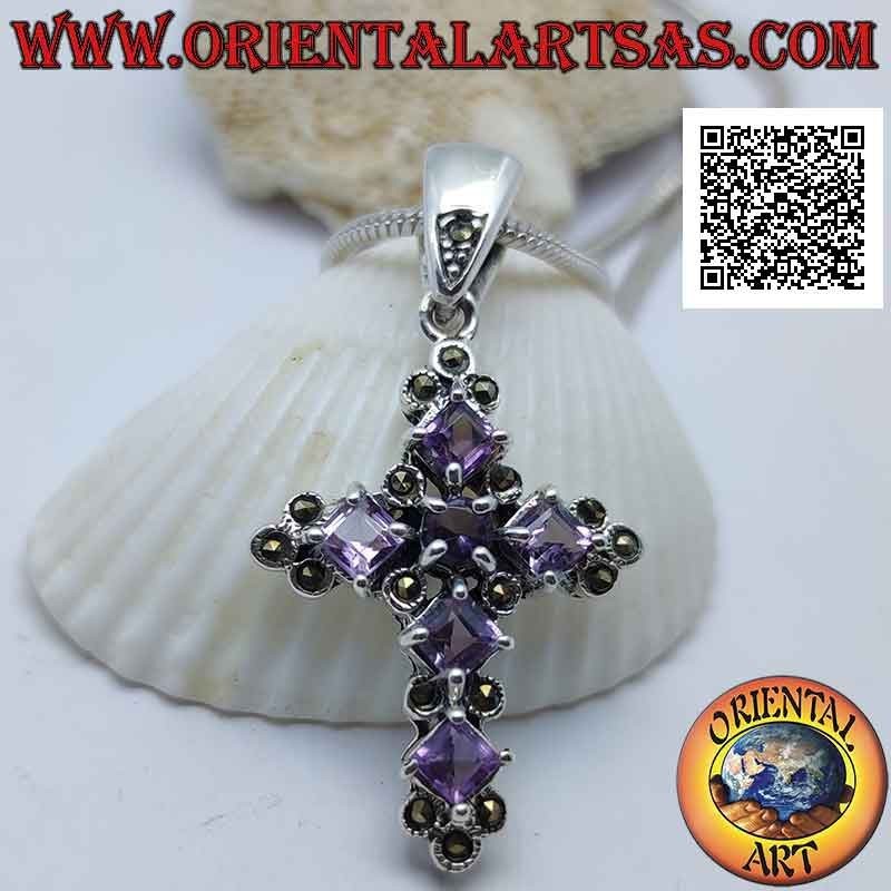Pendentif en argent en forme de croix avec 5 améthystes carrées rhomboïdales et 1 rond central et marcassite autour
