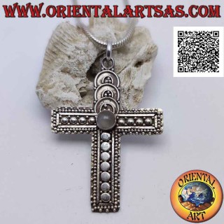 Pendentif en argent croix chrétienne avec pierre de lune (adularia) cabochon central rond et décorations avec boules