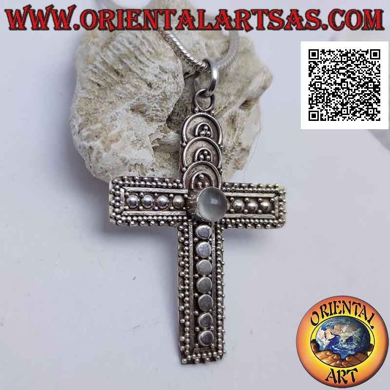 Colgante de plata cruz cristiana con piedra de luna (adularia) cabujón central redondo y adornos con bolas