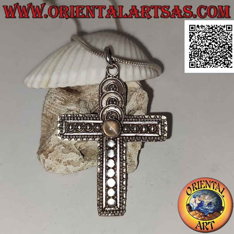 Colgante de plata cruz cristiana con piedra de luna (adularia) cabujón central redondo y adornos con bolas