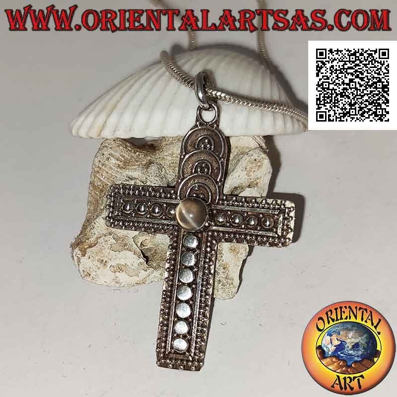 Pendentif en argent croix chrétienne avec pierre de lune (adularia) cabochon central rond et décorations avec boules