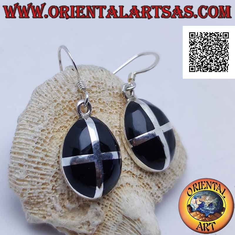 Silberohrringe mit ovalem Cabochon-Onyx, gekreuzt von einem silbernen Kreuz