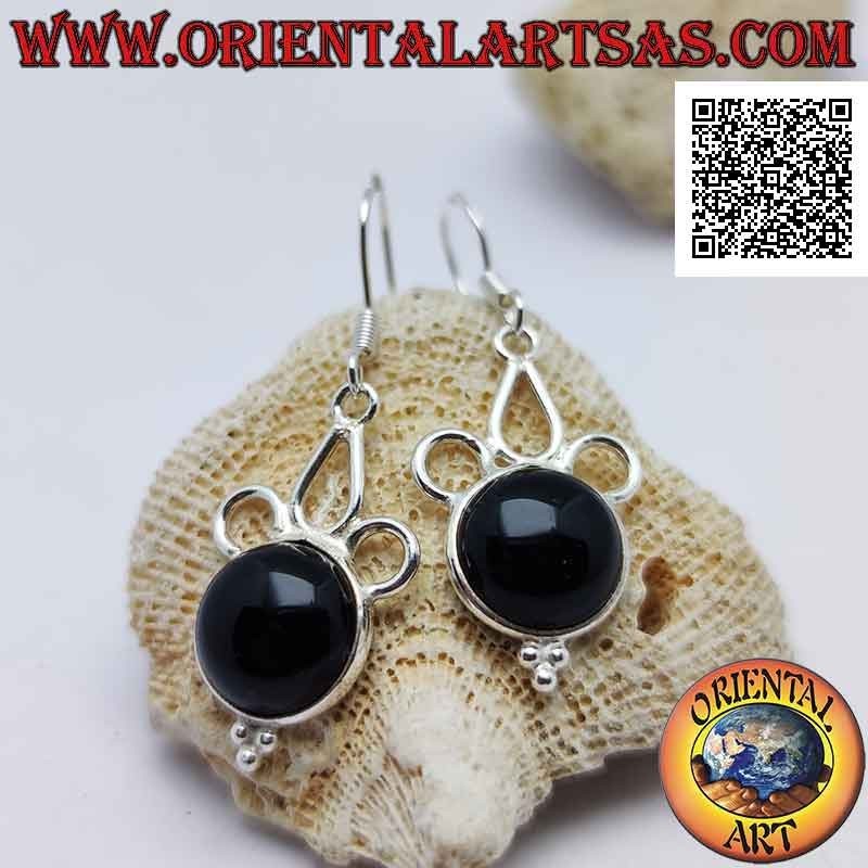 Lobe earrings with round cabochon onyx with perforated circles above and tris balls below