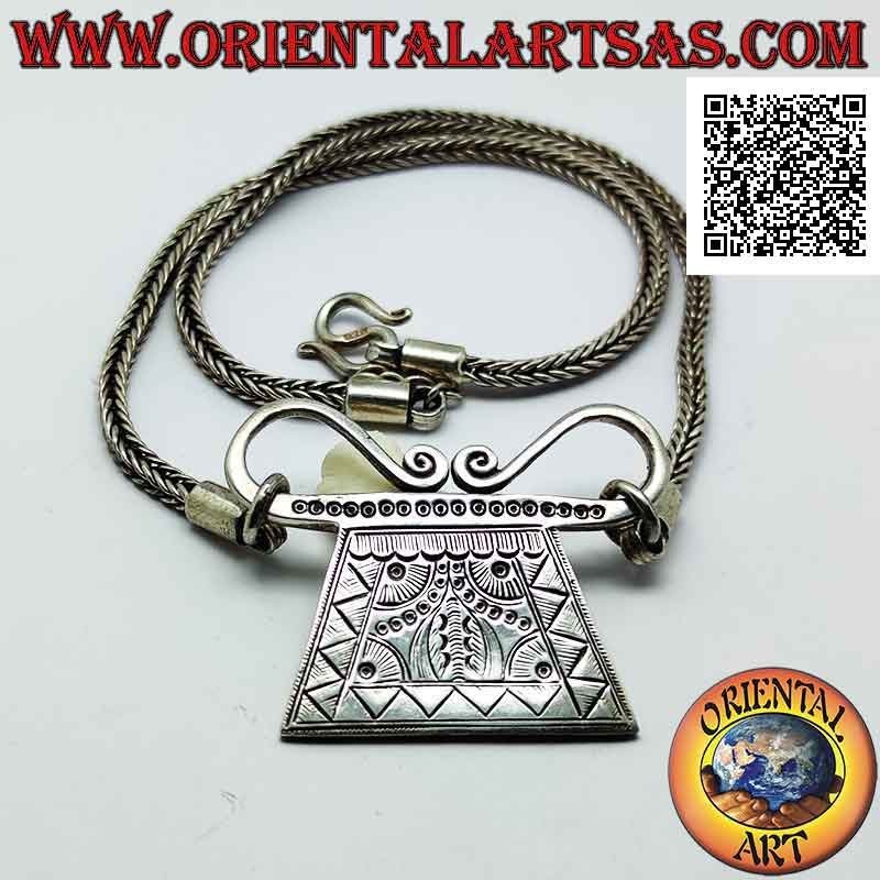 925 ‰ Silberkette aus quadratischen indonesischen Schlangenarmbändern, verbunden mit einer gravierten Schatulle (47 cm)