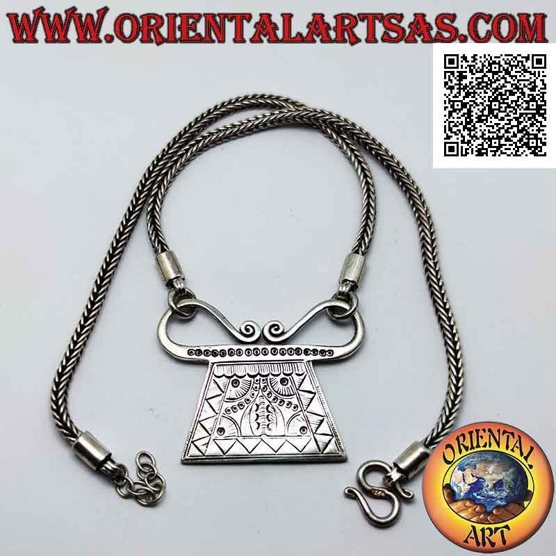 925 ‰ Silberkette aus quadratischen indonesischen Schlangenarmbändern, verbunden mit einer gravierten Schatulle (47 cm)