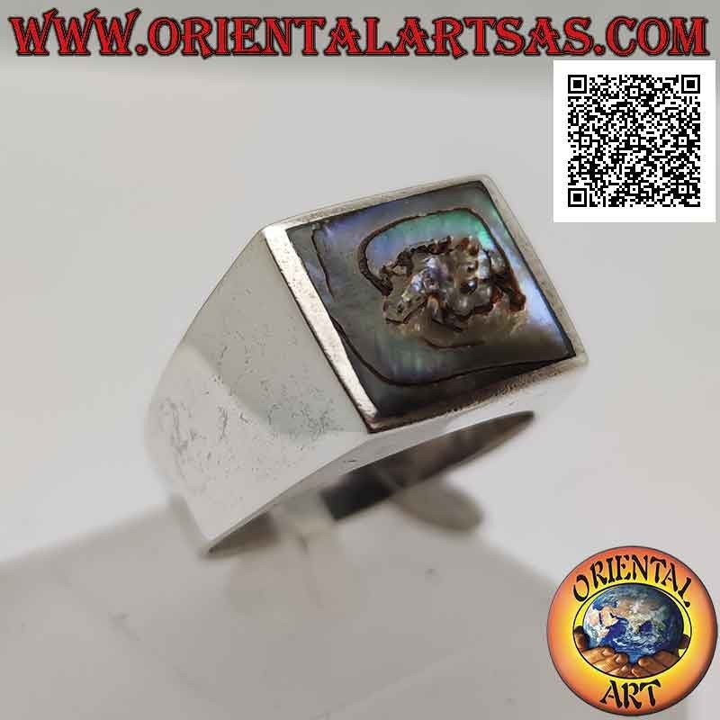 Bague en argent avec coquille paua carrée (ormeau) au ras du bord sur un sertissage lisse