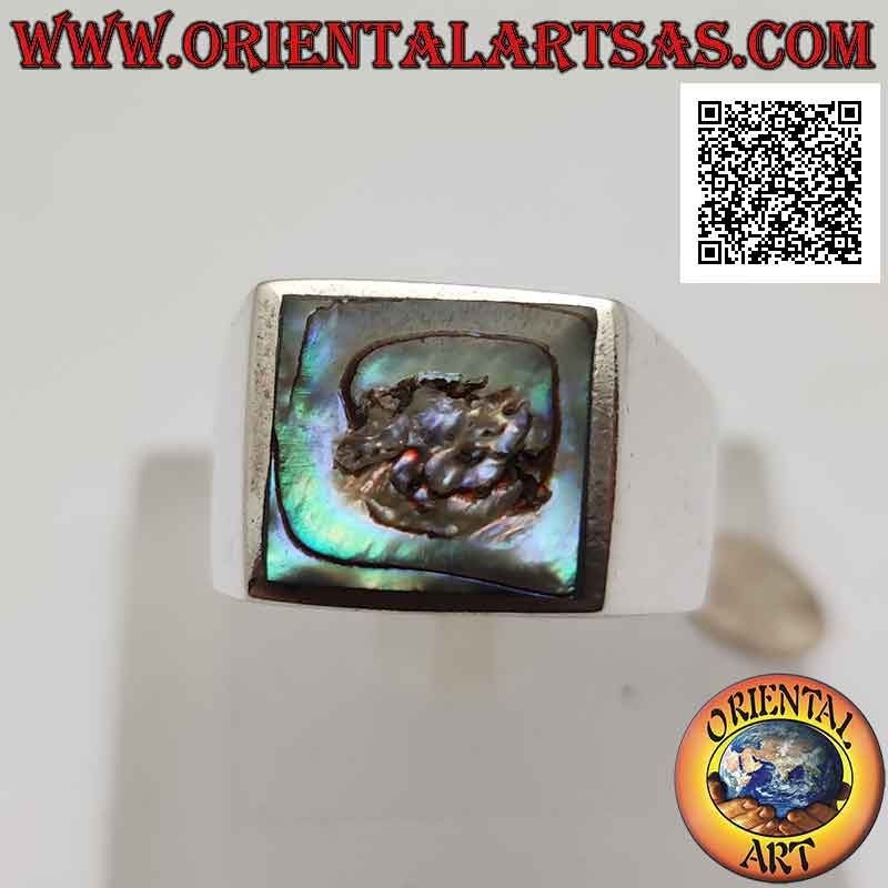 Bague en argent avec coquille paua carrée (ormeau) au ras du bord sur un sertissage lisse