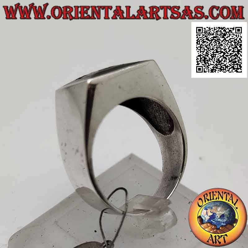 Bague en argent avec coquille paua carrée (ormeau) au ras du bord sur un sertissage lisse