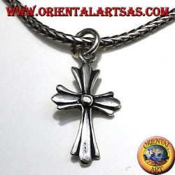 pendentif en argent, en petits côtés croix d'argent
