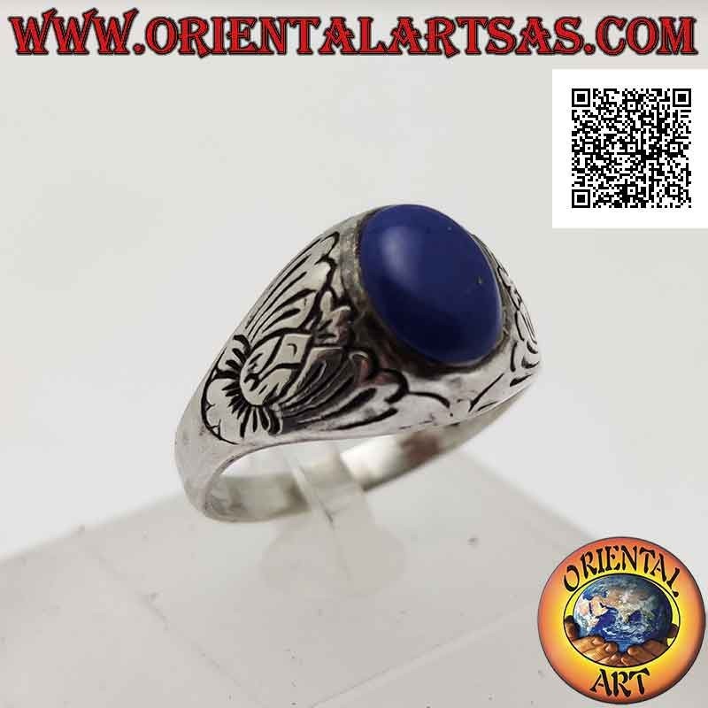 Silberring mit ovalem Cabochon Lapislazuli mit seitlich eingravierter Lotusblume