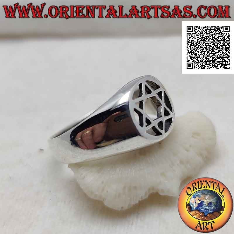 Anello in argento con stella di David (stella a 6 punte) nel cerchio traforato su montatura liscia