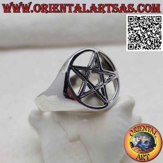 Anello in argento con pentacolo rigato nel cerchio traforato su montatura liscia