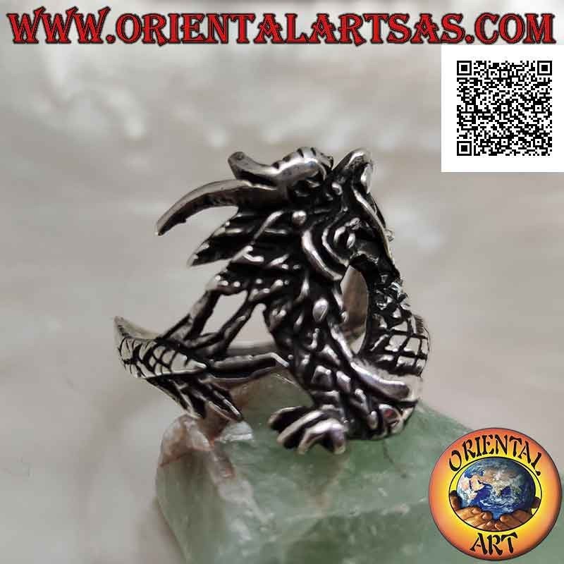 Silberring in Form eines orientalischen Drachen mit einem Schnurrbart in Bewegung und einem umhüllenden Schwanz