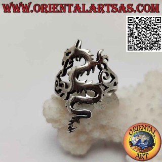 Anello in argento liscio a forma di viverna (drago) lanciafiamme di profilo