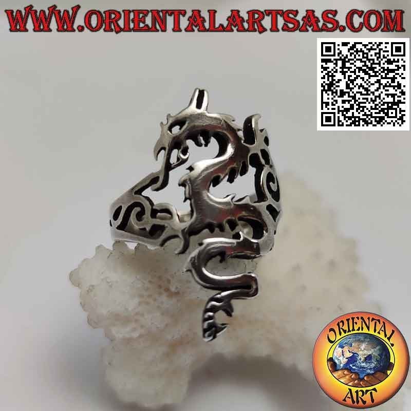 Anello in argento liscio a forma di viverna (drago) lanciafiamme di profilo