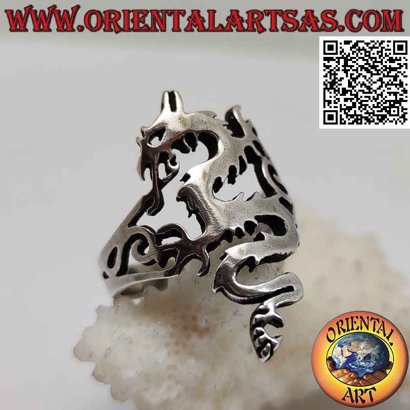 Anillo de plata lisa en forma de wyvern (dragón) lanzallamas de perfil