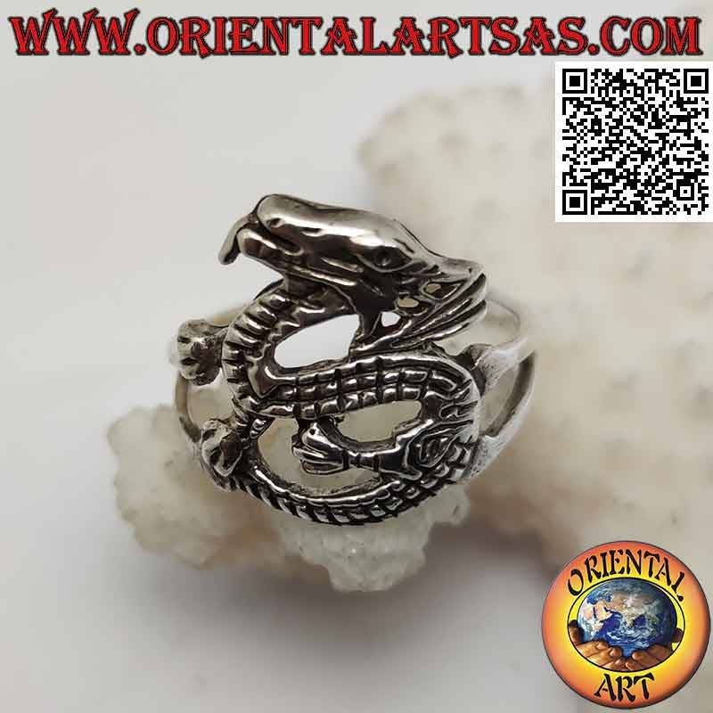 Bague en argent en forme de dragon ailé stylisé en mouvement sinueux