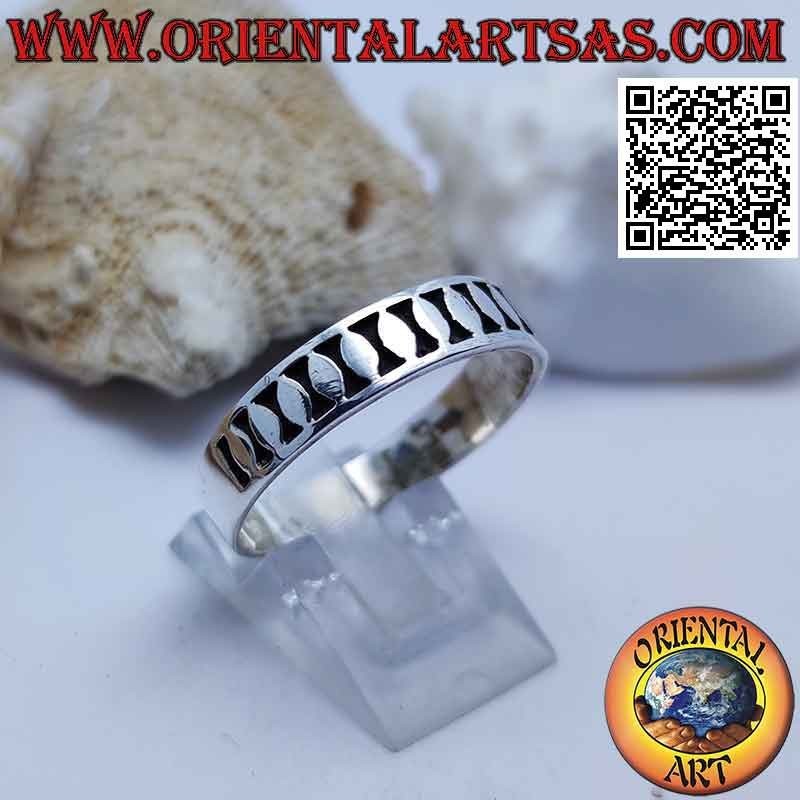 Bague en argent avec ovales verticaux lisses en bas-relief
