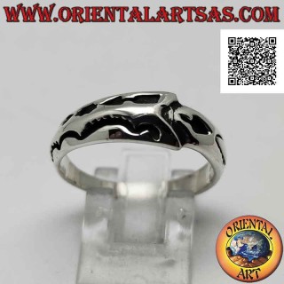 Silver ring with crescent ring with overlapping with mixed engravings
