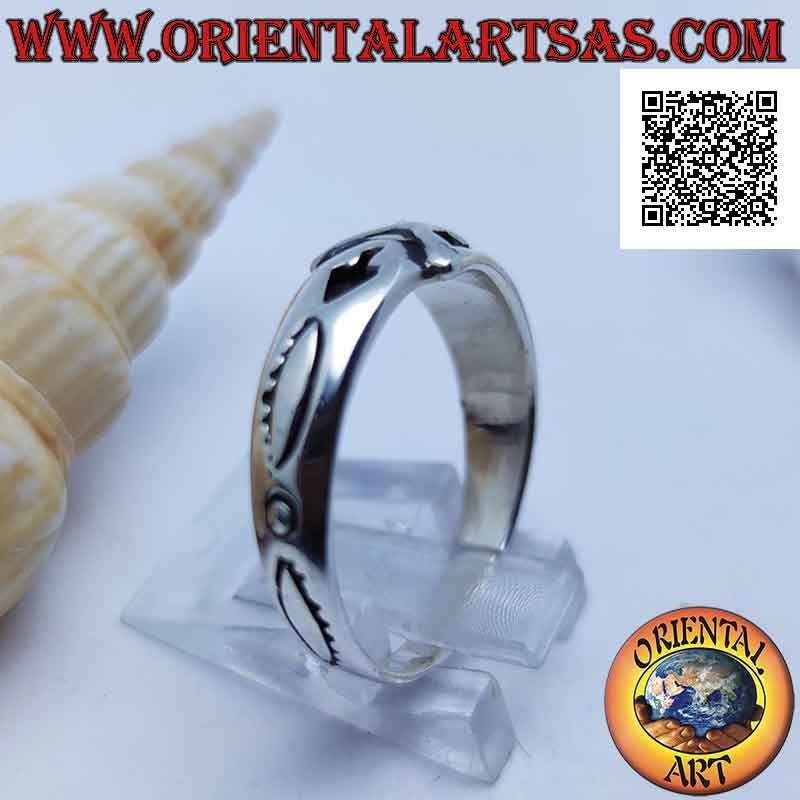 Silver ring with crescent ring with overlapping with mixed engravings