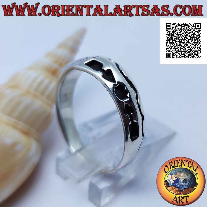 Bague en argent avec anneau croissant avec chevauchement avec gravures mixtes