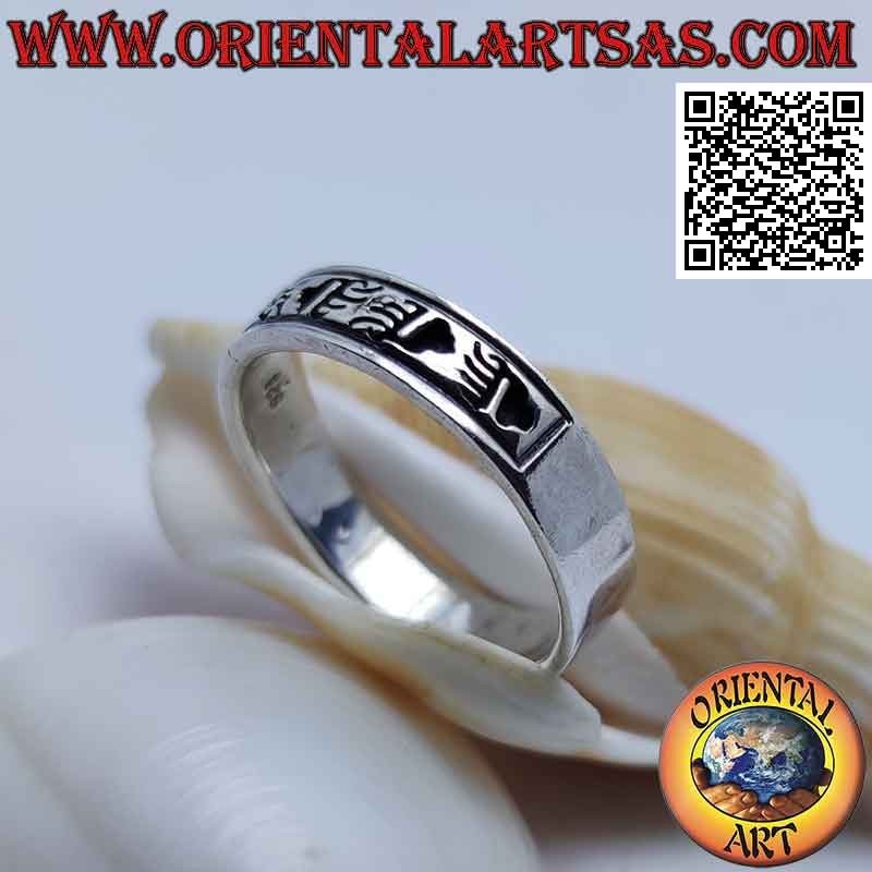 Bague en argent lisse avec gravures hiéroglyphiques gravées