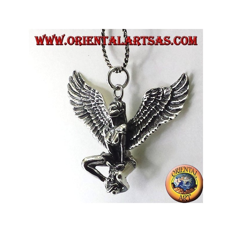 pendentif en argent, femme ailée avec le crâne