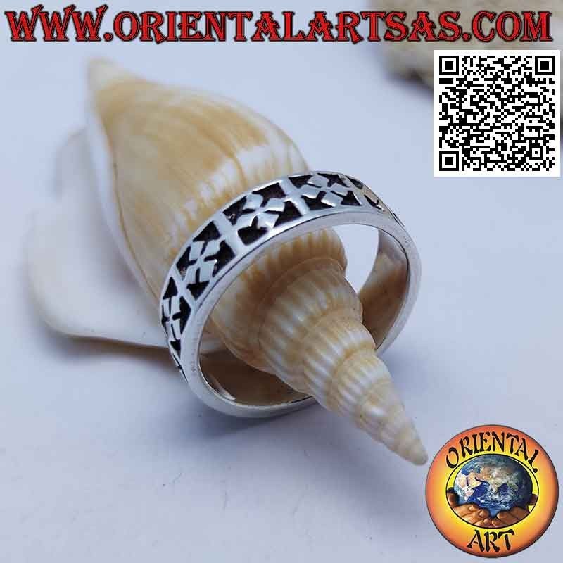 Silver ring with rhombus crosses engraved in bas-relief