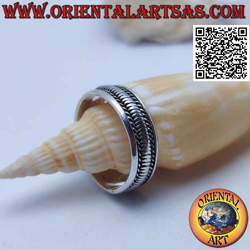 Silver ring with vertical lines between oblique interlacing