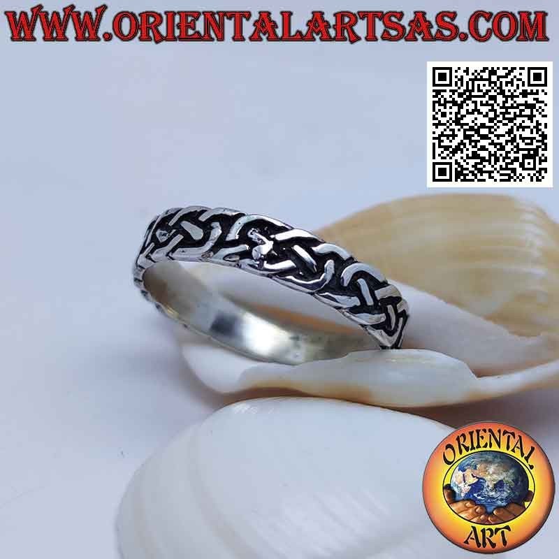 Anello in argento a fedina con treccione di tre linee lisce
