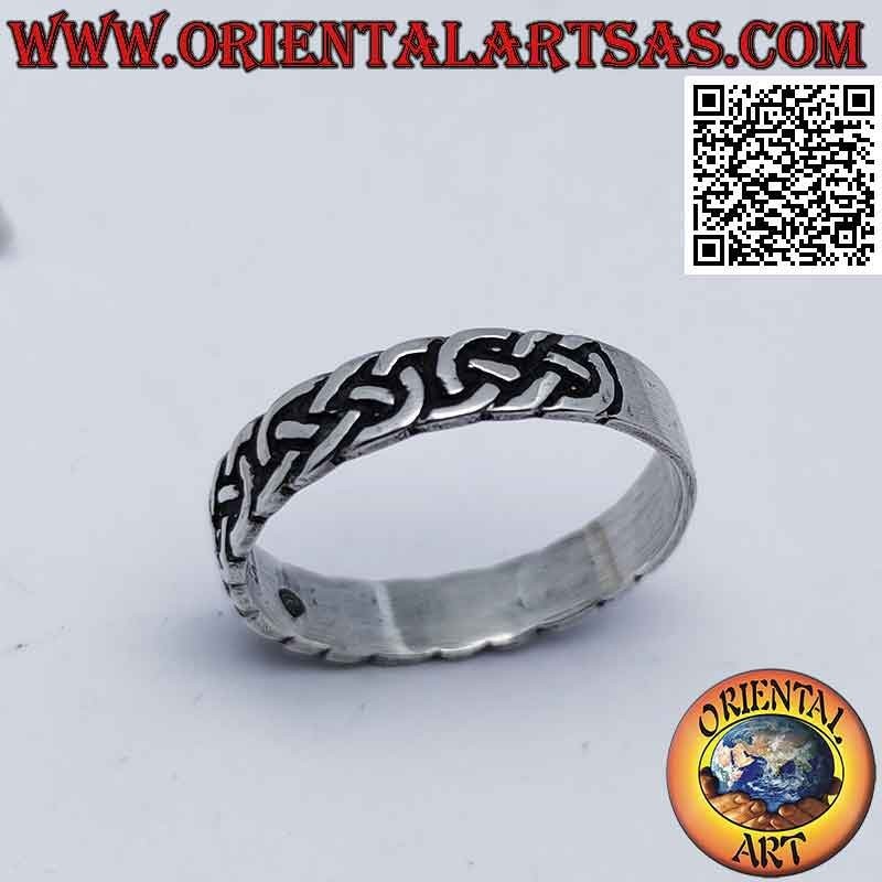 Bague en argent avec une tresse de trois lignes lisses