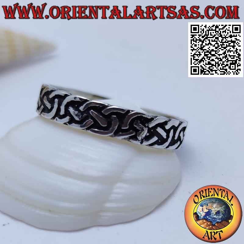 Anello in argento a fedina con treccione di tre linee lisce